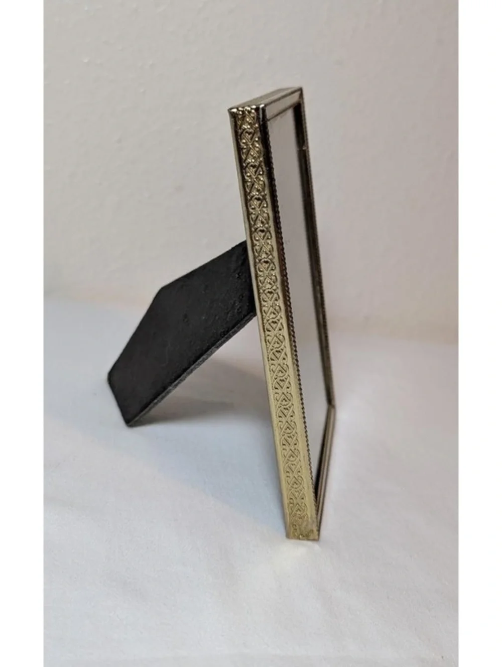 Vintage Gold Small 3.5x5 Inch Decorative Metal Picture Frame with Stand